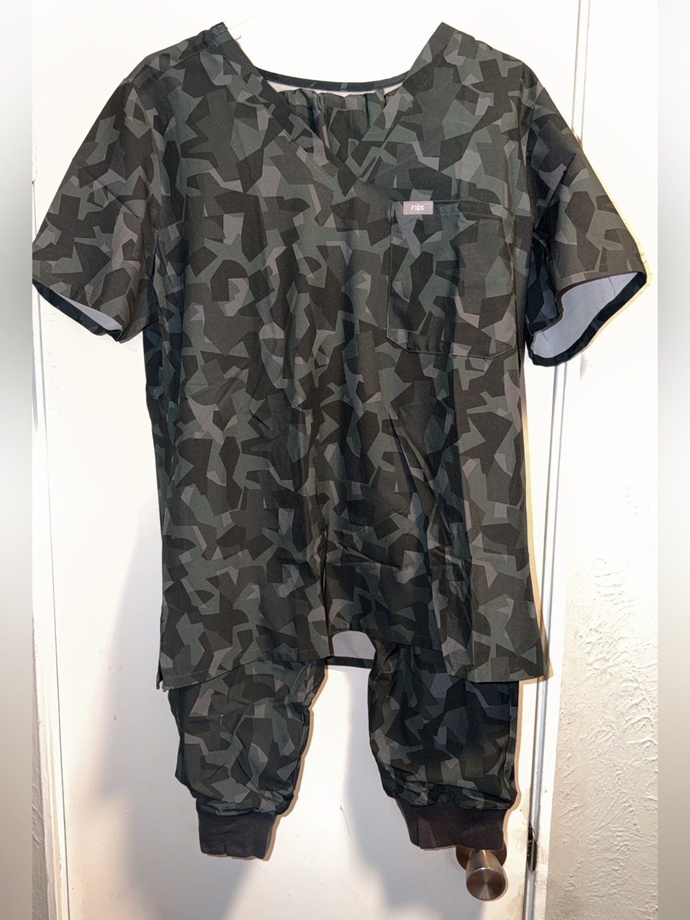 FIGS Women Dark Green & Black Camo Jogger Set